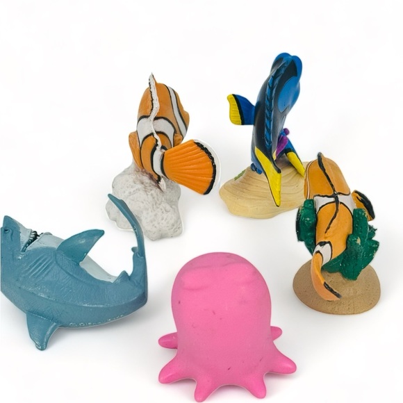 Disney Pixar Finding Nemo Toy Figure Lot Of 4 Dory Squirt Bruce Marlin Cake Top - Picture 7 of 8